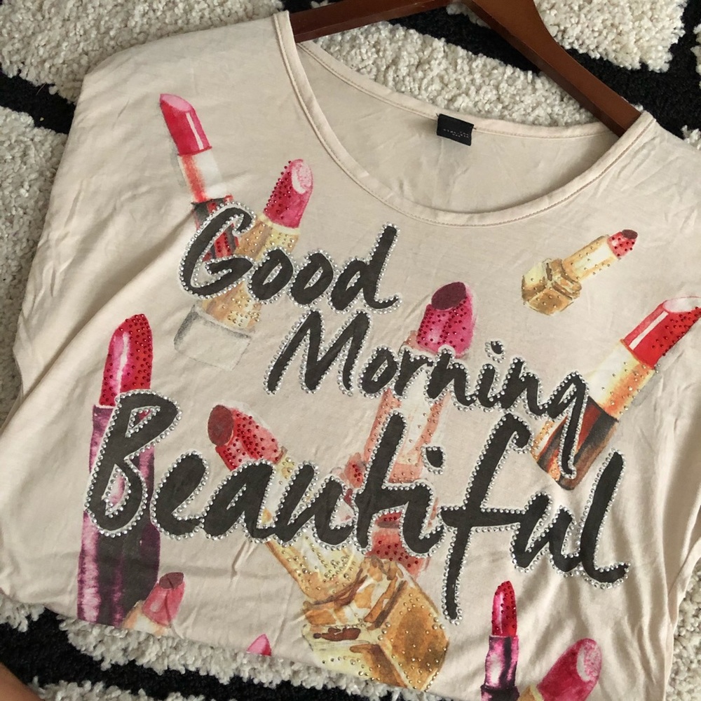 Graphic Scoop Neck Tee - Picture 2 of 4